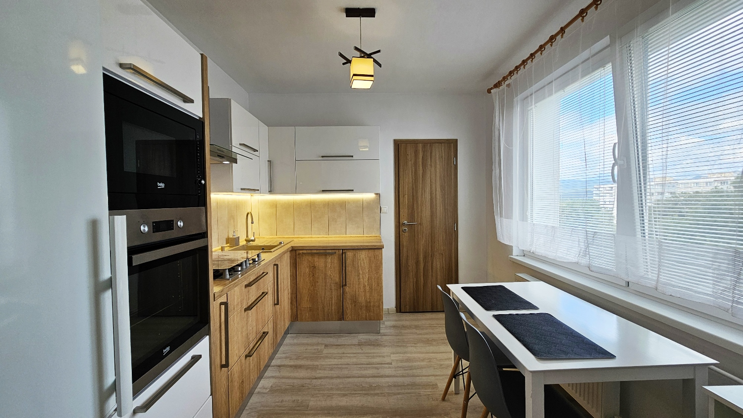 EXKLUZÍVNE! Moderne zrekonštruovaný 2-izbový byt s loggiou, výhľady, veľa zelene, predaj, Dubnica n. Váhom, Cena: 128.700 €